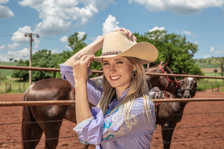 woman wearing clothes in Western style