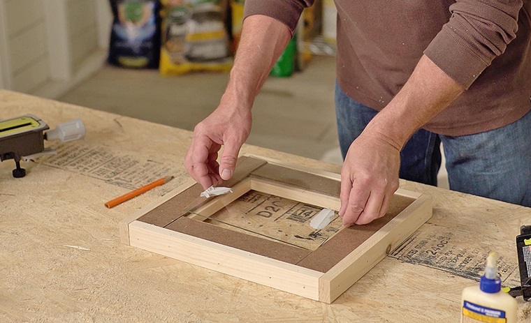 person framing a pictuce